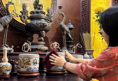 Văn Khấn Bao Sái Bàn Thờ Chuẩn Nhất | Cách Lau Dọn Bàn Thờ Đúng Lễ Nghi