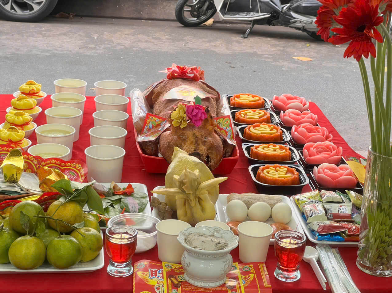 Gà trống và gà mái – Loại nào phù hợp để cúng khai trương?